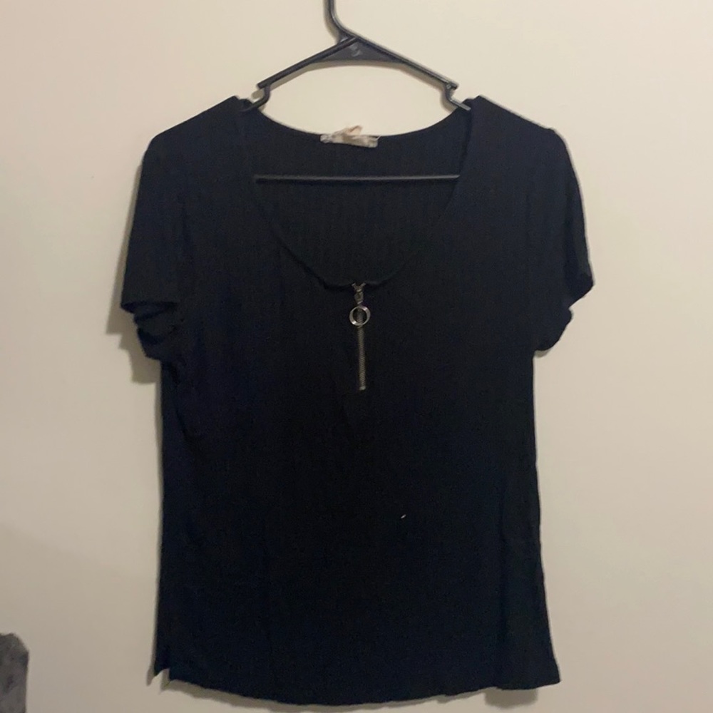 Black shirt. Size L